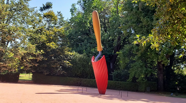 This large-scale urban sculpture is by Claes Oldenburg & Coosje van Bruggen, and displayed permanently at Serravles. Photo by Susan J. Young