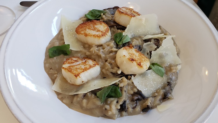 Scallops entree at Cantinho do Avillez. Photo by Susan J. Young