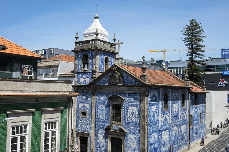 Porto's lovely Capela das Almas sports an exterior of blue tiles. Photo by Porto Convention & Visitors Bureau.