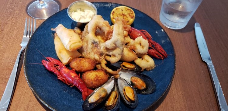 Seafood platter at Hooked on Royal Caribbean International's Wonder of the Seas. Photo by Susan J. Young. Photo by Susan J