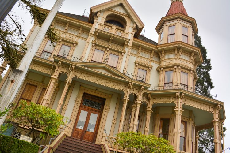 Astoria, OR, is home to lovely Victorian-era homes. Photo by American Queen Voyages. 