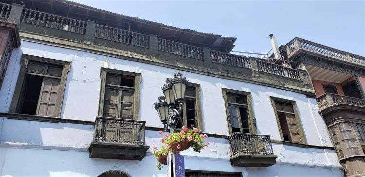 Old Colonial era residence in downtown Lima. Photo by Susan J. Young. 