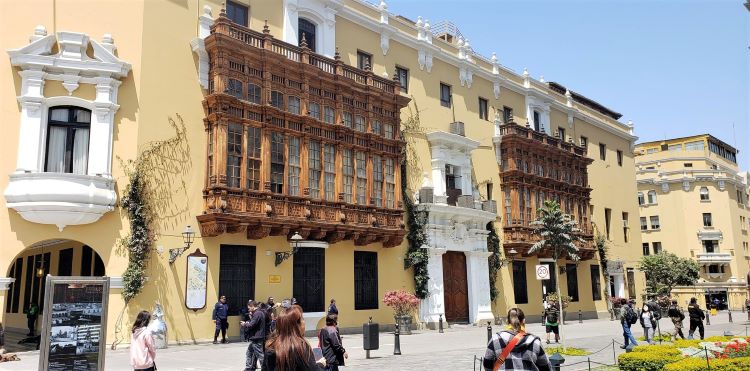 Plaza de Las Armas, Lima, Peru; Photo by Susan J. Young. 