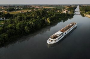 Uniworld's Venezia sails Italian river cruises and now the luxury line has added new Greece post-cruise extensions. Photo by Uniworld Boutique River Cruises.
