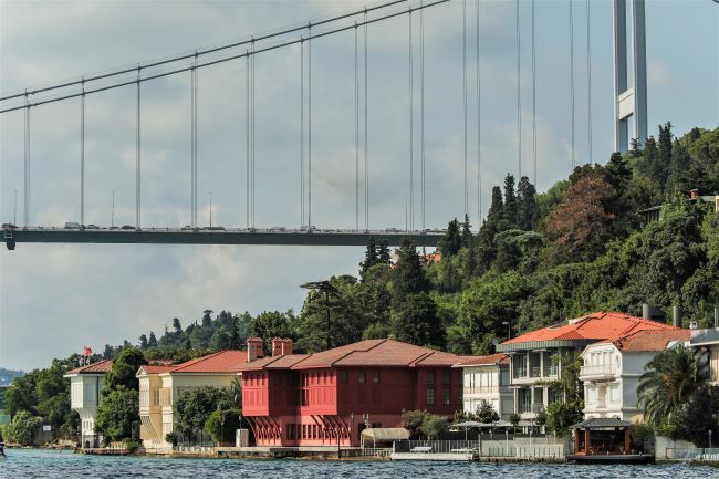 A Bosphorus cruise provides views of historic mansions, palaces, towers and bridges. Photo courtesy of GoTurkiye. 