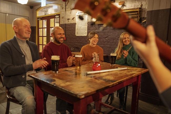 One fun thing to do in Belfast is combine good Irish music with good brews by taking a Music Trail Tour. Credit Line: Courtesy of Tourism Northern Ireland © 2023 Rob Durston