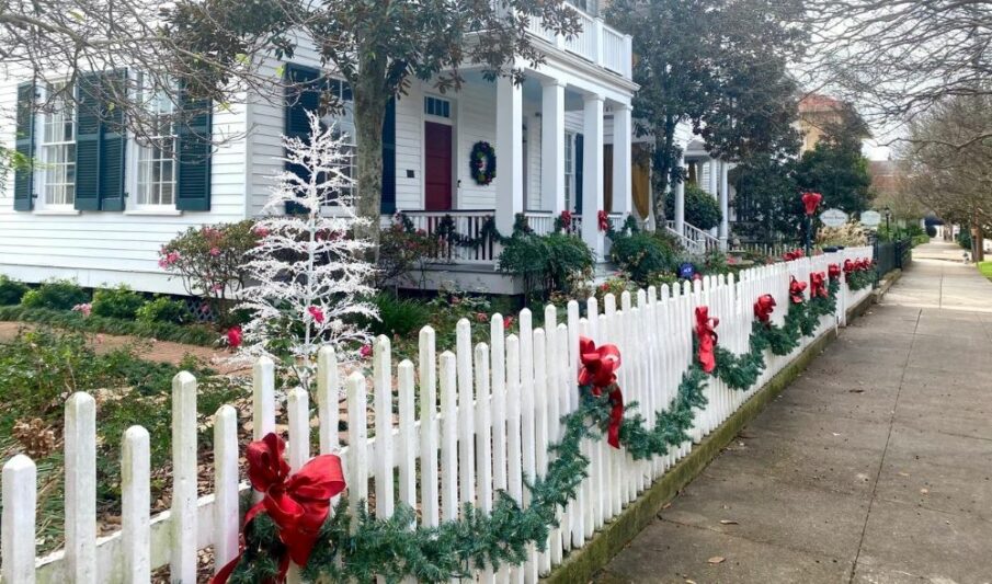 The holiday season is festive in Natchez, MS, which now is partnering with American Queen Voyages for a Christmas Market experience. Holiday garland on a downtown street is shown above. Photo by KateLee Laird, courtesy of Visit Natchez.