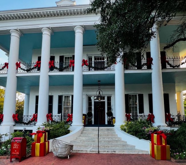 Natchez has many stately mansions and historic homes, the perfect backdrop for a festive holiday season. Photo courtesy of American Queen Voyages and Visit Natchez. 