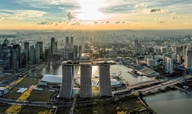 Marina Bay Sands is on the edge of Marina Bay in Singapore. Photo by Marina Bay Sands.