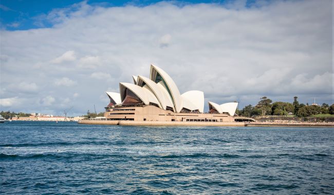 Guests on an A&K Small-Group Luxury Tour will head out on a Sydney, Australia, harbor tour. Photo 2015 copyright Abercrombie & Kent. 