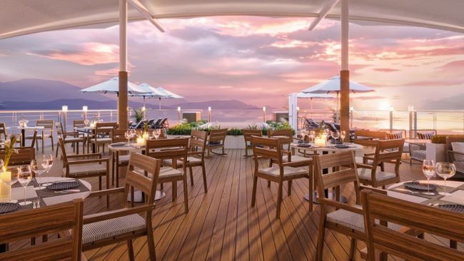 The Viking Sky Bar on the new Viking Tonle. Photo by Viking. 