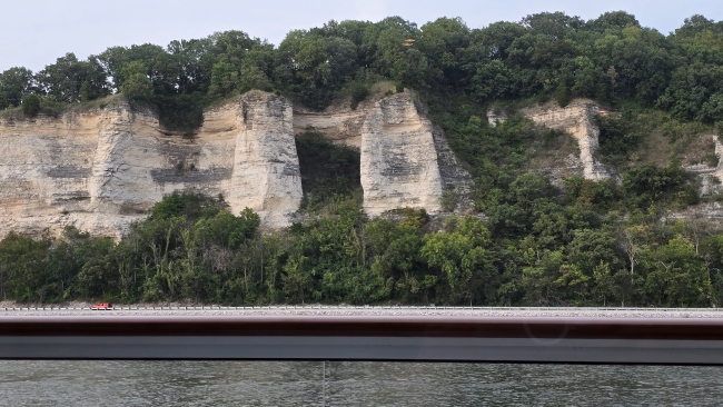 The Upper Mississippi has soaring bluffs. Photo by Susan J. Young.